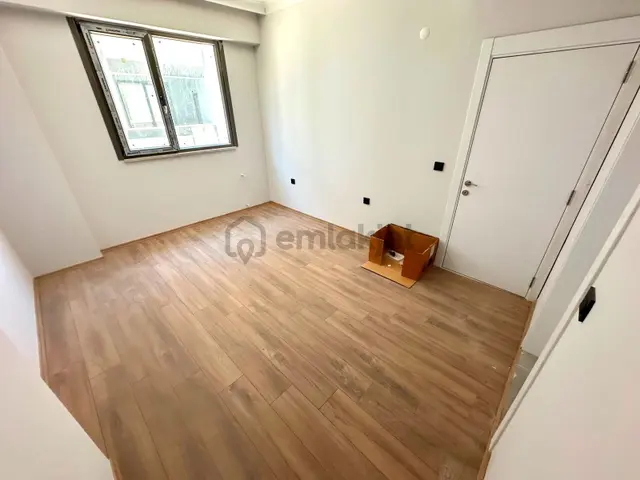 Referans'tan Akçay'da Asansörlü Ara Kat Ön Cephe 2+1 Daire 4