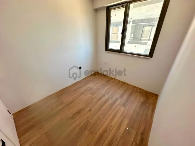 Referans'tan Akçay'da Asansörlü Ara Kat Ön Cephe 2+1 Daire 3