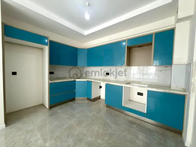Referans'tan Altınkum'da Kapalı Otoparklı Havuzlu Geniş 1+1 Daire 1