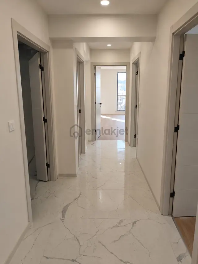 Muratlı Muradiye Mahallesinde 2+1 Satılık Daire 4