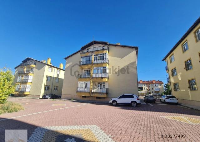 Uğur Emlak'tan Bosna Merkezde 3+1 3 Cepheli Yapılı Satılık Daire 3