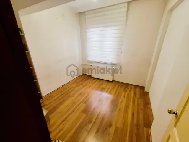 Arel'den Bahçelievler 52 Sk.ta Kısmi Eşyalı Otoparklı Giriş 3+1 3
