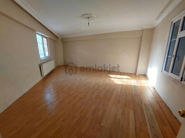 Gaziosmanpaşa Küçükköy Yeni Mah Kiralık Yüksek Bahçekat Kat 1+1 85 M2 3