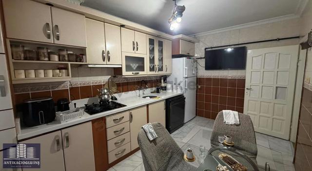 !acil!göztepede 3+1 110 M2 Balkonlu 4