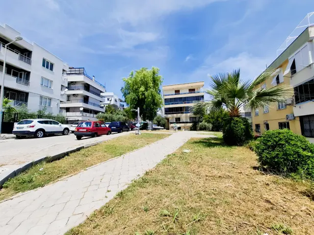 Kuşadası Merkezde Satılık 3 Oda 1 Salon Daire 2