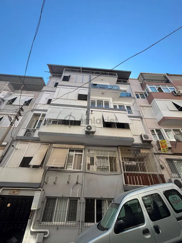 İzmir Konak Mithatpaşa Mahallesi Satılık 2+1 Ara Kat Daire 1