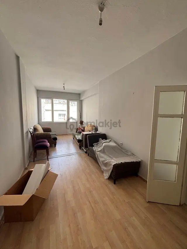 İzmir Konak Mithatpaşa Mahallesi Satılık 2+1 Ara Kat Daire 4