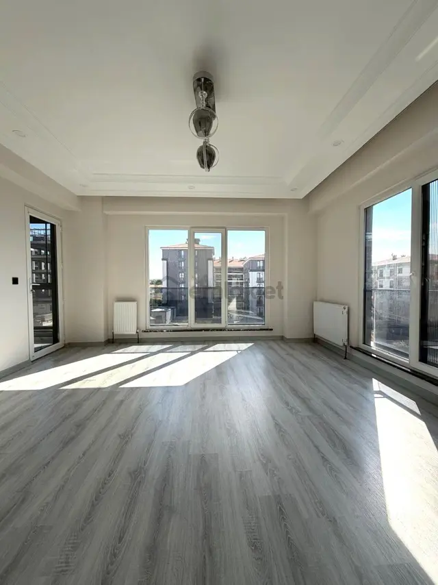 Silivri Yeni Mahalle'de Butik Site İçinde 2+1 Kiralık Daire 3