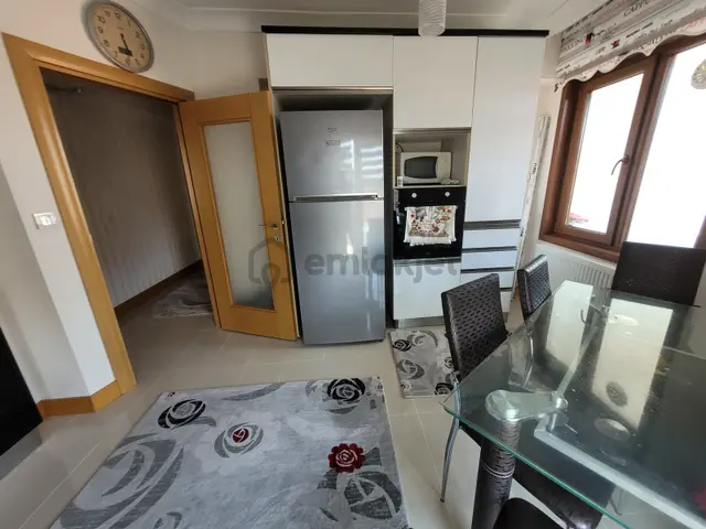 Merkezi Konumda Asansörlü Eşyalı 4+1 Yapılı Katta Daire 4