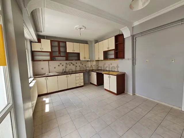 Sevgim'den Gültepe'de Kiralık Geniş 3+1 Daire 2