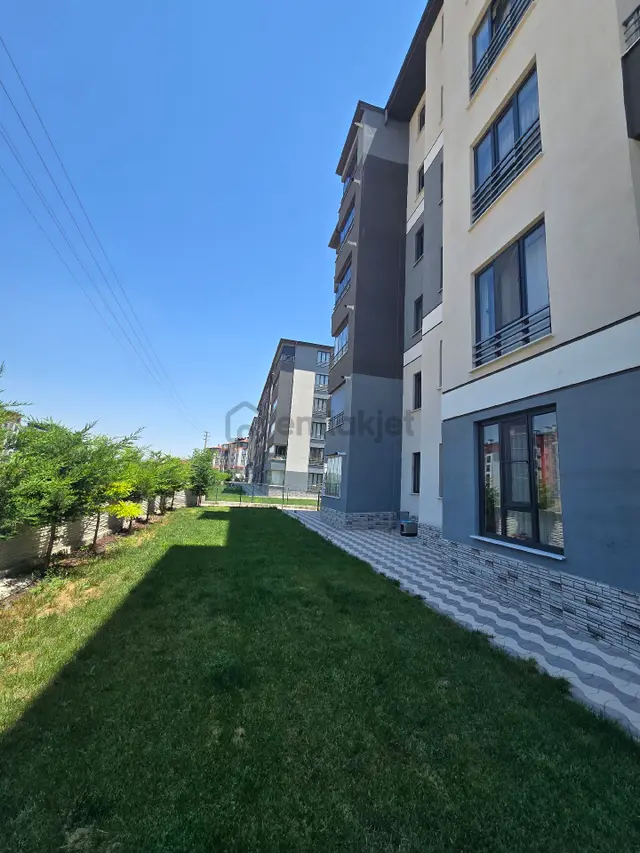 Büyük Kumköprü Mh Site İçi Yüksek Giriş Kat Lüx Evebeyn Banyolu 3+1 Dairemiz Satılık 3