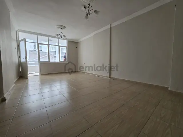 Evren Sitesinde Sorunsuz Tertemiz 3+1kapalı Mutfak Satılık Daire 2