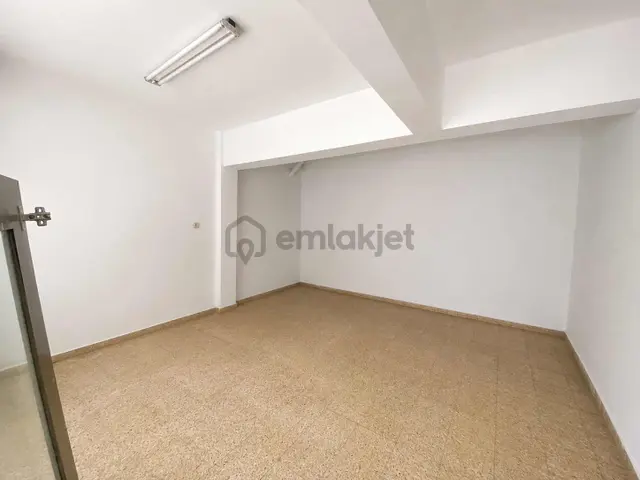 Üniversite Yakını Cadde Üstü Kiralık Dükkan 1