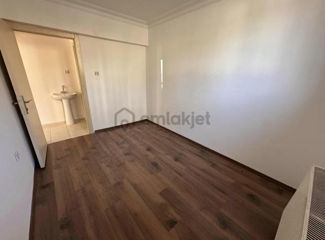 Dermandan*3+1*giriş Kat*mutfak Dolabı Yapılacak*boyası Yapıldı 4