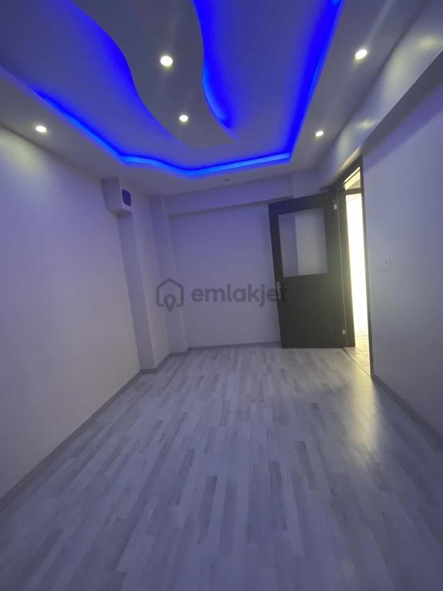 Emlak Center'dan 50.yıl Mah 2+1 Kiralık Ara Kat Daire 4