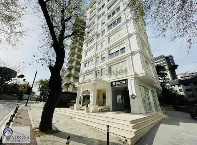 Caddebostan Cemil Topuzlu Caddesinde Kiralık Mağaza 1