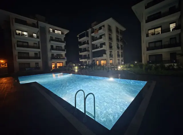 Bu Fiyata 2+1 Yok / Kendine Ait Bahçesi Var / Havuz Manzaralı 3