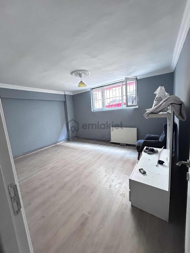 Reşadiye Mahallesinde 3+1 Satılık Bahce Katı 4