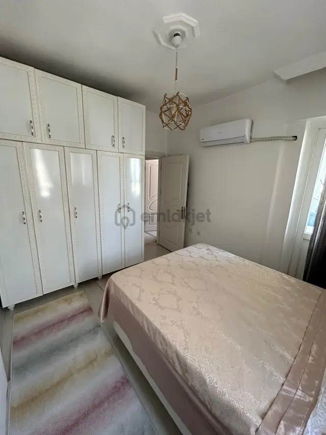Şehitler Parkı Karşısı Cadde Üstü 3