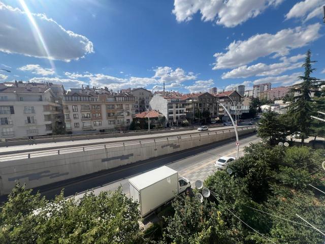 Çavdar Sokakda Ara Katta Önü Açık Cadde Cephe Kiralık Daire 4