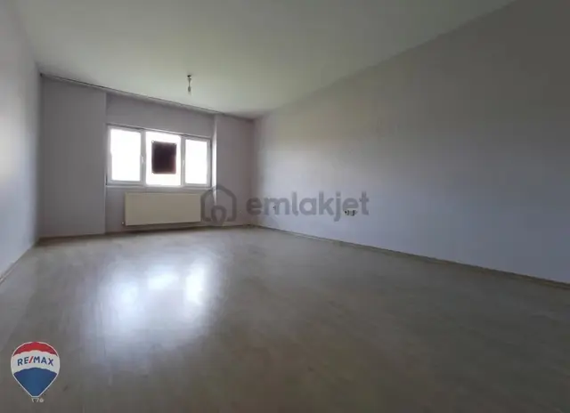 Remax Mavi Rıdvan Gedikten Adapazarı Camilide 3+1 Kiralık Daire 3
