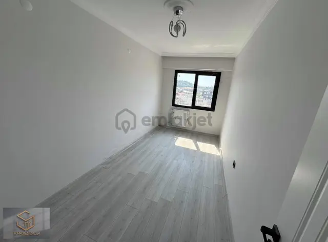 Uğurmumcu'da 2+1 Site İçi Satılık Daire 4