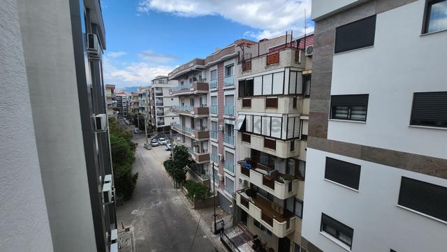 Gökhan Coşkun'dan Nergiz İzban Yakını Kiralık Geniş 3+1 Daire 4