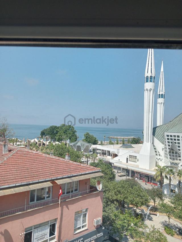 Çarşı Merkezinde Geniş Açılı Manzaraya Sahip 4