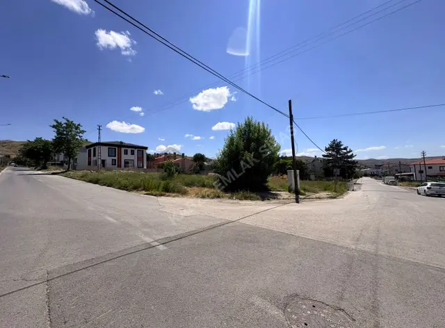 Sivas Merkez Karşıyaka'da 340m² Satılık Köşe Parsel Arsa 3