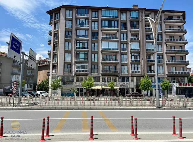 Merkezde Cumhuriyet Mh Önü Kapanmaz Manzaralı Ara Kat Geniş 4+1 1