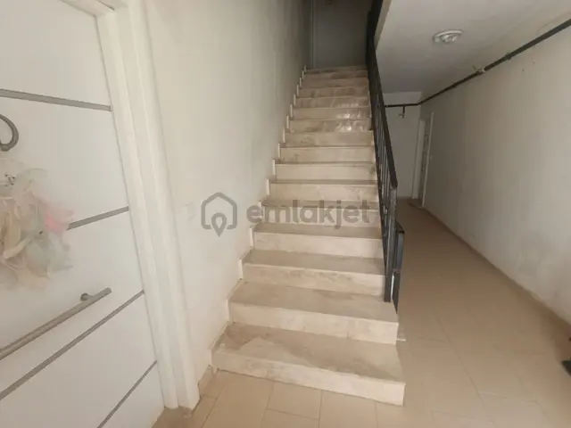 Yenifoça'da Satılık Açık Terasa Sahip 2+1 Daire 4