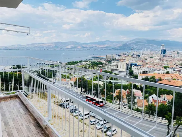 Panoramik Deniz Man. 2+1 90 M2 Önü Açık Bakımlı Fırsat Daire 4