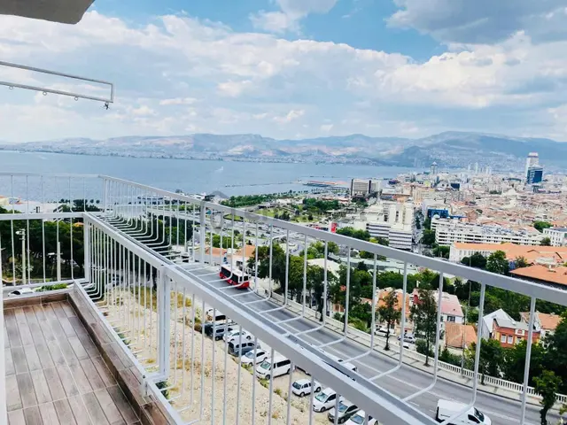 Panoramik Deniz Man. 2+1 90 M2 Önü Açık Bakımlı Fırsat Daire 1
