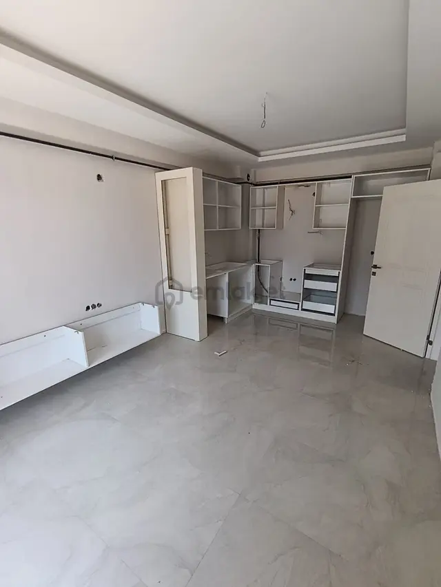 Akçay Emlak'tan Akşehir Gazi Mahallesi Hakim Lojmanları Civarında Ara Kat Sıfır Satılık 1+1 Daire 4