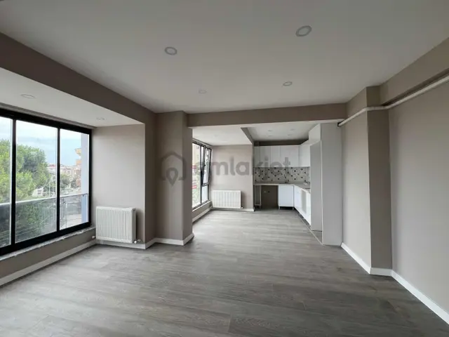 Trabzon Beşirli De Kiralık Geniş 2+1 Denız Manzaralı 3