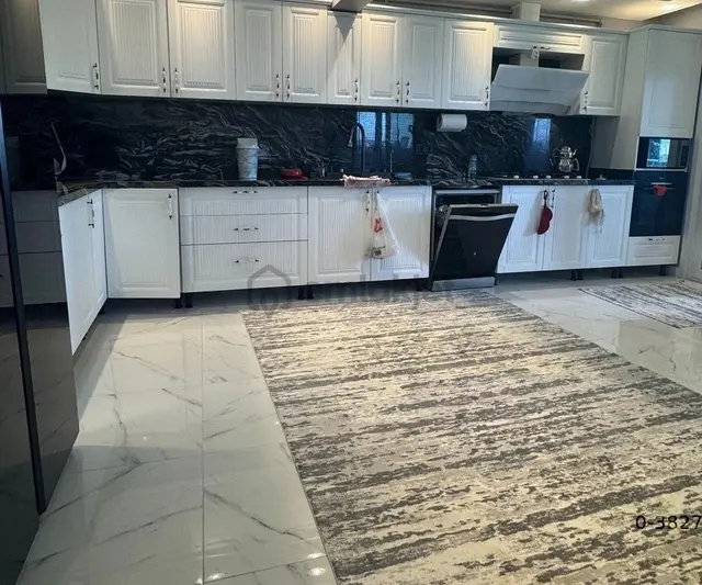 Sadık Ahmet Cd. 300 M² Komple Yenilenmiş 4+1 Satılık Daire 1
