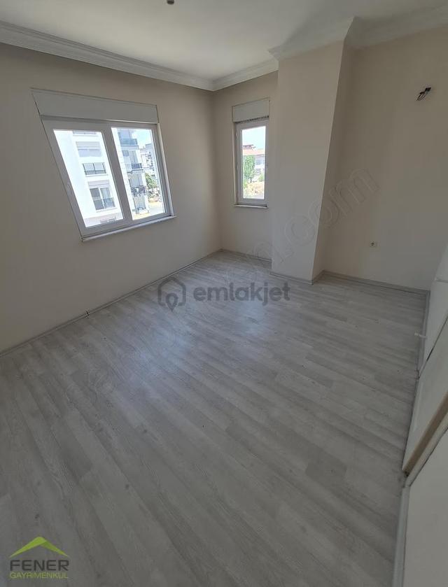Site İçerisinde Güney-doğu-kuzey Cepheli Asansörlü 2+1 4