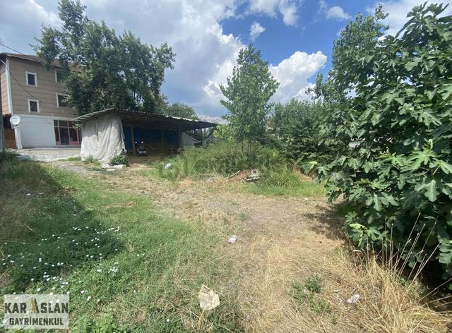 Yeniköy Merkezde 3 Kat İmarlı Köşe Parsel 4