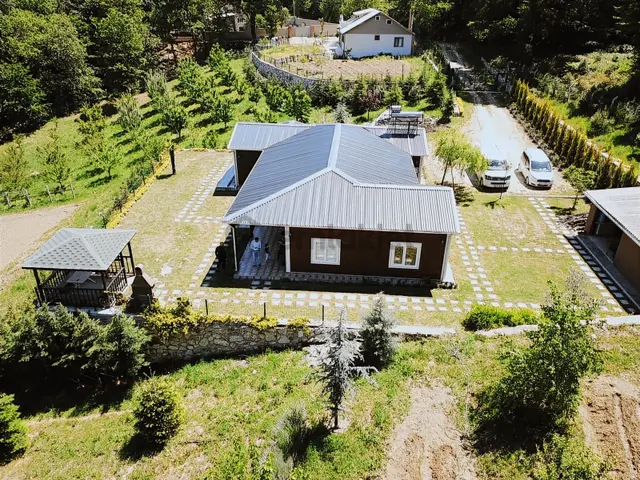 Yalova Esadiye Köyünde 12.950m2 Arazi İçinde Satılık Çiftlik Evi 1