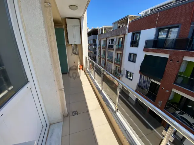 Küçükçiğli De Geniş 2 Banyolu Deniz Manzaralı 3+1 Satılık Daire 5