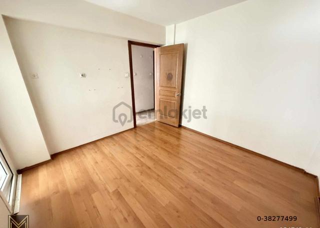 Bahçelievlerde Sakin Sokakta Merkezi Sistemli 3+1 Kiralık Daire 2