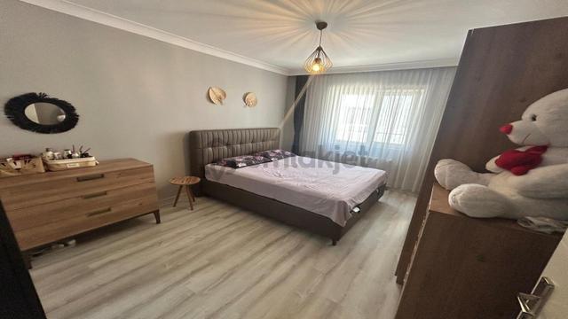 Yenikent Emlak'dan 29 Ekimde Okulların Dibinde 130m2 Geniş Daire 4