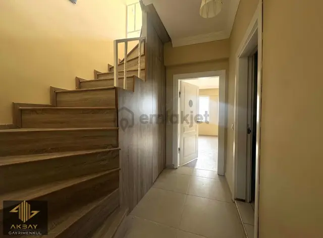 Altıntaş'ta Geniş Kullanışlı Kiralık Çatı Dubleksi 2+1 Daire 5
