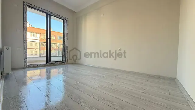 Uçardan Ana Caddede Kiralık Asansörlü 1+1 Daire 5