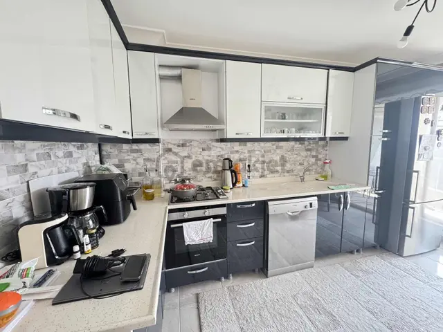 Ege Mah. Sitede Cadde Üzeri Geniş Kullanımlı Kiralık 3+1 1