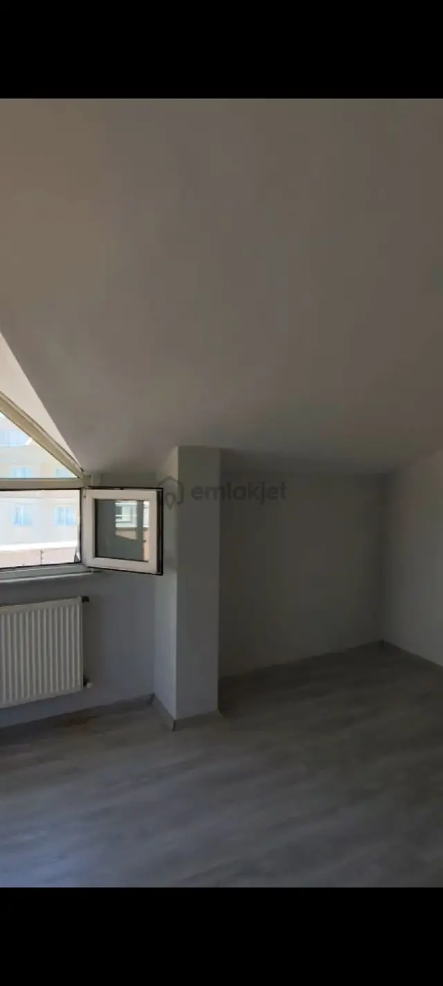 Gürpınar Merkezde 1+1 Çatı Kat Kiralik 3