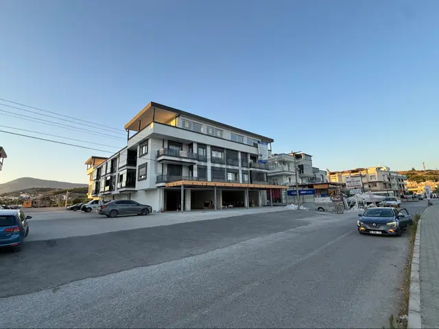 Seferihisar Ürkmez'de Sıfır 4+1 Dubleks Asansörlü Otoparklı Denize 400 M 5
