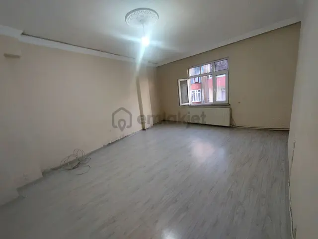 Gaziosmanpaşa Küçükköy Beşyol De Kiralık Daire 3.kat 2+1 95 M2 3