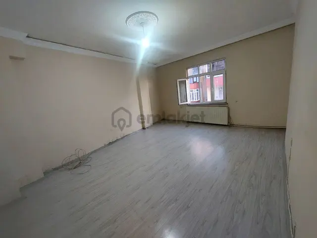 Gaziosmanpaşa Küçükköy Beşyol De Kiralık Daire 3.kat 2+1 95 M2 2