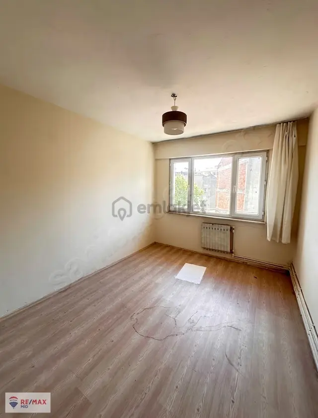 Remax Mıd Çarşı Içı Atalar Caddesı'nde Kıralık 3+1 Daıre 2